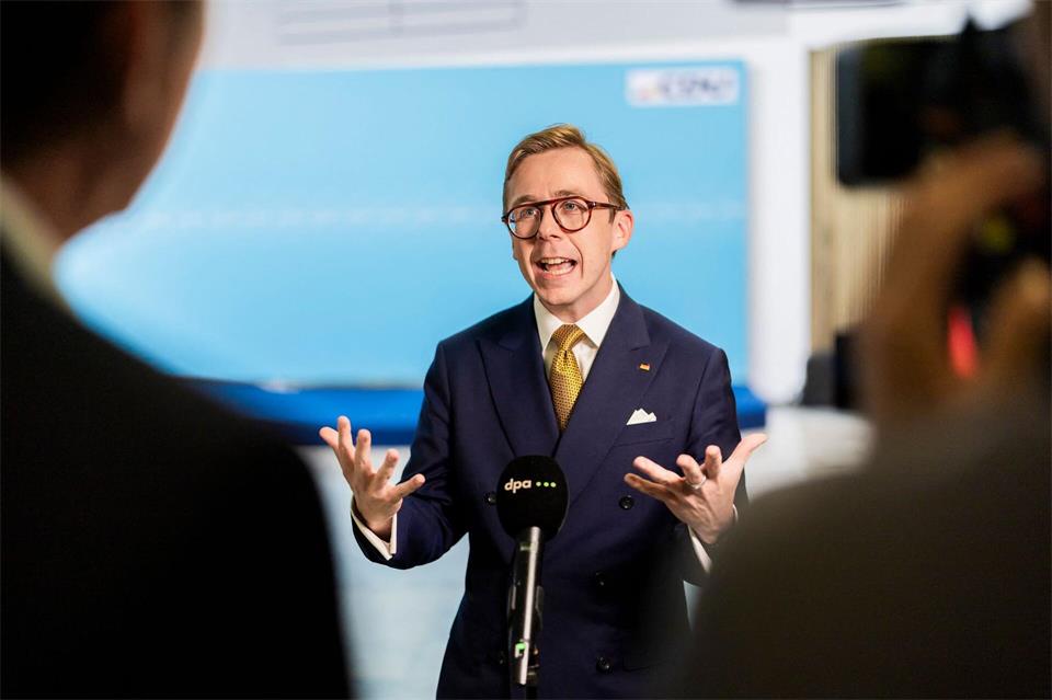 Staatsminister Amthor hält am Reformkurs der Bundesregierung nach der Wahl in Sachsen-Anhalt fest. (Archivfoto)Christoph Soeder/dpa