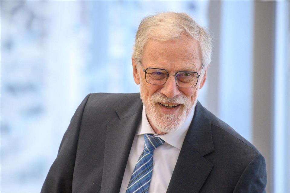 Staatsminister Rainer Robra (CDU) sagte, es gehe um eine Prüfung, wo Vorgaben nicht zwingend erforderlich seien. (Archivbild)Klaus-Dietmar Gabbert/dpa