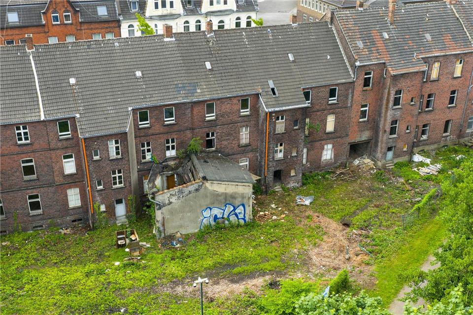 Städte und Gemeinden sollten bei der Zwangsversteigerung von Schrottimmobilien ein Vorkaufsrecht bekommen. (Archivbild)Christoph Reichwein/dpa