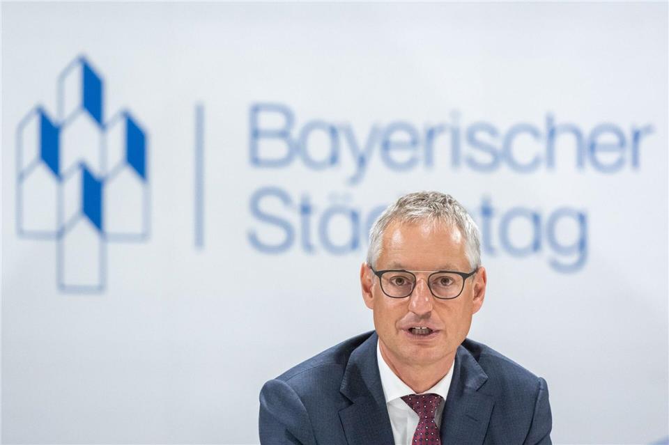 Städtetags-Präsident Markus Pannermayr sieht die Städte und Gemeinden im Freistaat an einem Kipppunkt angelangt - die finanzielle Lage sei bedrohlicher denn je. (Archivbild)Armin Weigel/dpa
