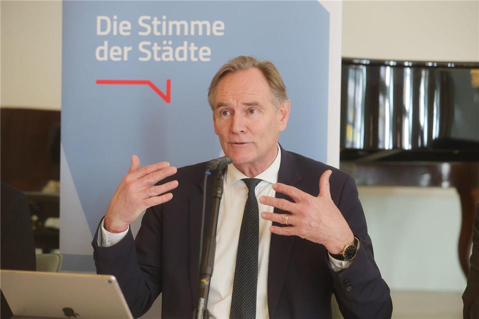 Städtetagspräsident Burkhard Jung: „Die städtischen Haushalte sind im freien Fall.“Bodo Schackow/dpa