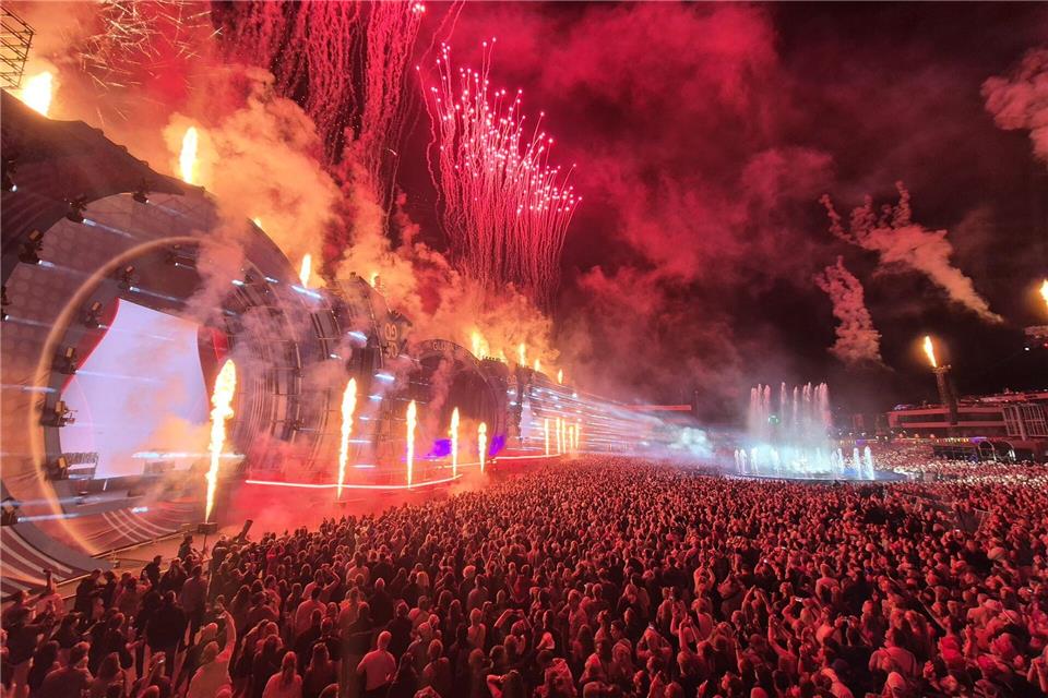 Star-DJ David Guetta und Sängerin Ayliva werden beim Glücksgefühle Festival erwartet. (Archivbild) Sascha Thelen/dpa