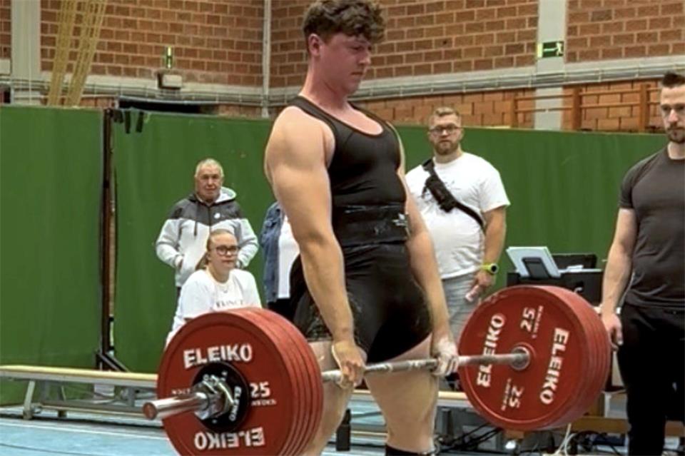 Stark und stabil beim Kreuzheben: Bei der Powerlifting-WM in Antwerpen gewann Louis Fliegner Gold. Da hob er 280 Kilo.