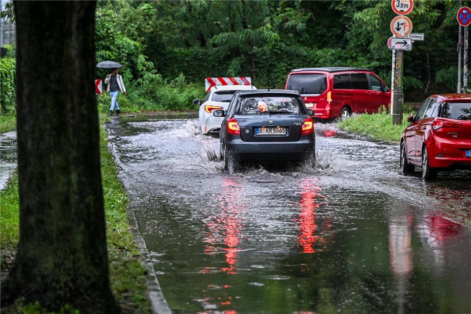 Starkregen, Hagel und Überschwemmungen haben im vergangenen Jahr deutlich weniger Schäden in Berlin angerichtet. (Archivbild)Jens Kalaene/dpa
