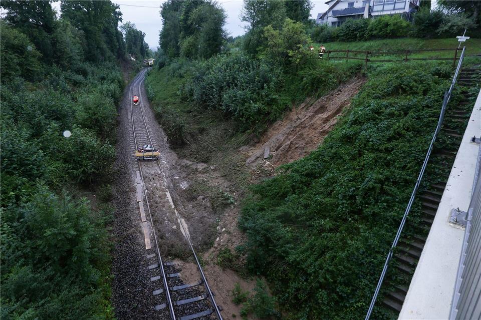 Starkregen hatte zu einem Hangrutsch geführt. (Archivbild)Thomas Warnack/dpa