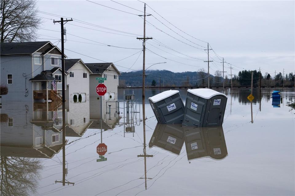 Starkregen setzt Landstriche im US-Bundesstaat Washington unter Wasser. Stephen Brashear/AP/dpa