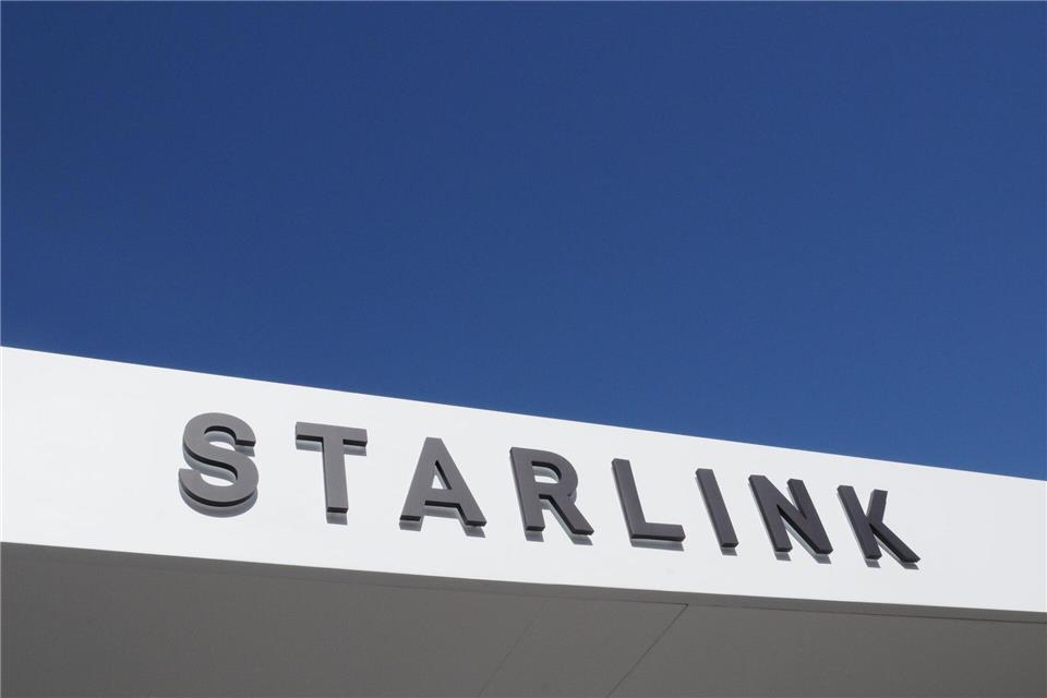 Starlink will verstärkt schnelles Internet aus dem All direkt auf Smartphones bringen. (Archivbild)Wolf von Dewitz/dpa