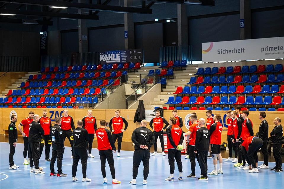 Start in die EM-Vorbereitung: Die deutsche Handball-Nationalmannschaft beim Training in Hannover.Sina Schuldt/dpa