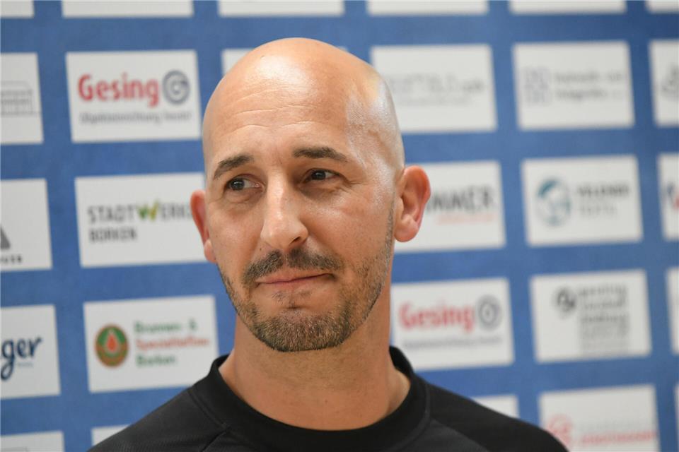 Start in die Vorbereitung in Stadtlohn: neuer Trainer Christian Summen, Trainer der Verbandsligahandballer des TV Borken.