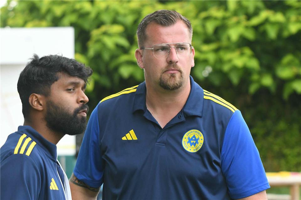 Startet mit Adler Weseke beim Kreisliga-A-Aufsteiger SuS Polsum: Trainer Stephan Doods (rechts).