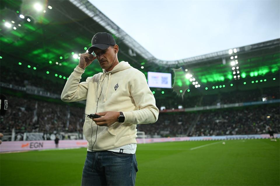 Startete mit zwei Niederlagen als Trainer von Borussia Mönchengladbach: Cheftrainer Alexander Blessin. Fabian Strauch/dpa