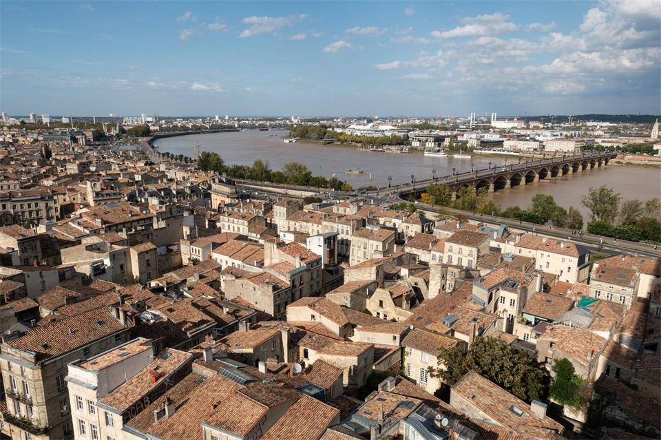 Startpunkt der Radreise ist die Stadt, die ein Synonym für Wein darstellt: Bordeaux.Andreas Drouve/dpa-tmn
