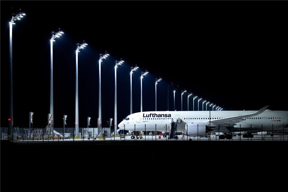 „Verdächtige Wahrnehmungen“ - Sperrung am Münchner Flughafen Starts und Landungen waren kurzzeitig ausgesetzt. (Symbolbild)picture alliance/dpa
