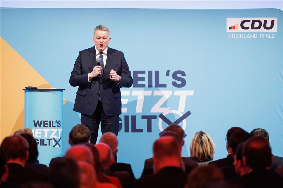 Statt über Einschränkungen bei der Teilzeit zu diskutieren, sollte darüber gesprochen werden, wie es attraktiver werden könne, Vollzeit zu arbeiten, findet Schnieder. (Archivbild)Hannes P Albert/dpa