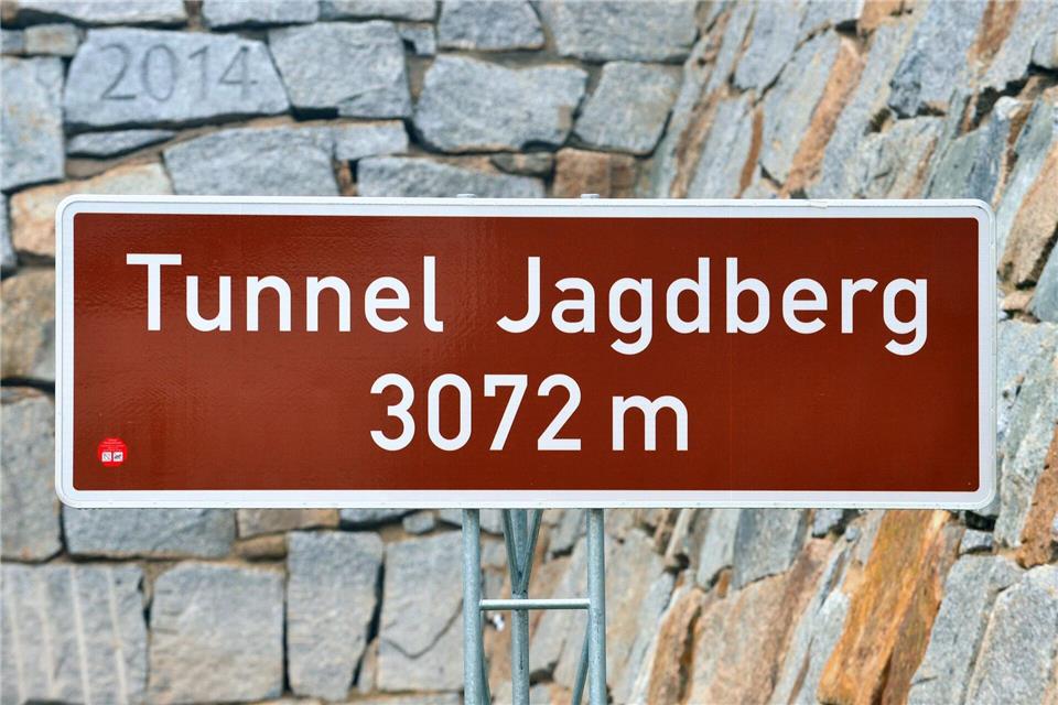 Stau nach Lkw-Unfall auf der A4: Deswegen waren am Montag der Jagdberg- und der Lobdeburgtunnel zeitweise gesperrt (Symbolbild) picture alliance / dpa