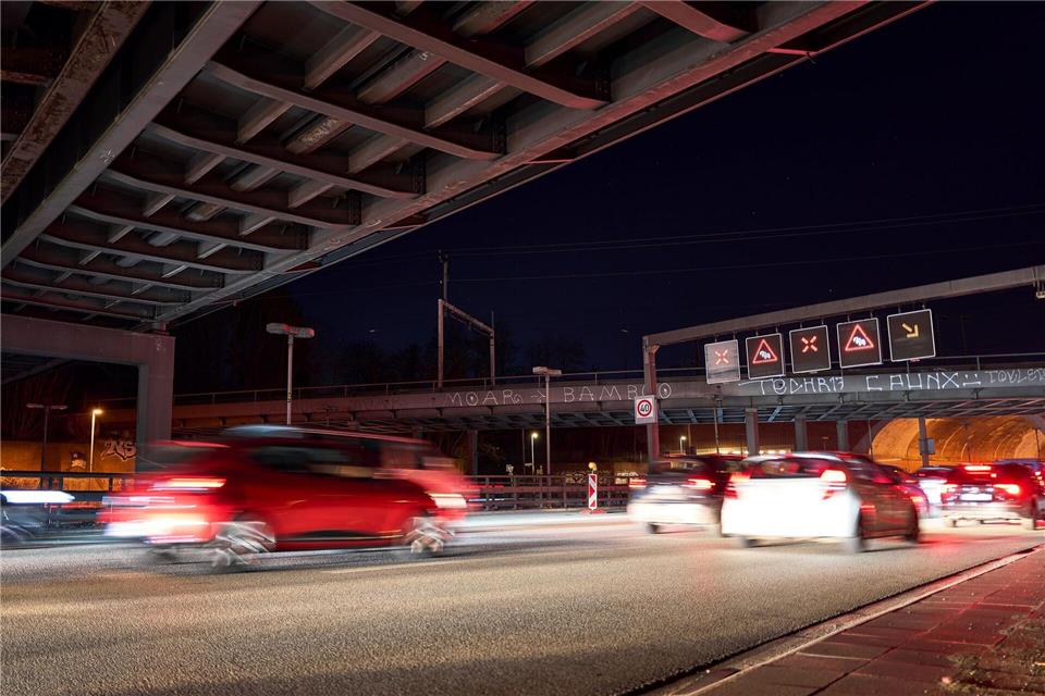 Stausituation auf A100 könnte sich nach Brückensperrung verschärfen. Michael Ukas/dpa
