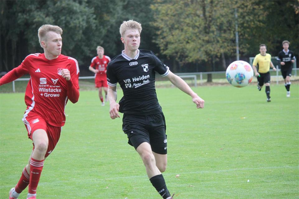 Steckt mit Heiden im Abstiegskampf: Nick Busch (rechts).