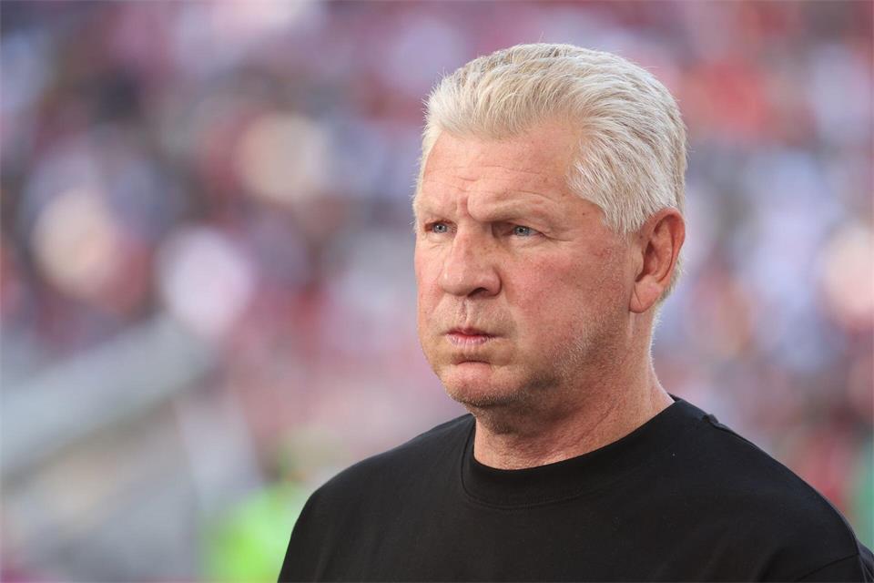 Stefan Effenberg sieht die deutschen Fußballer vor einem langen und steinigen Weg. (Archivbild)Karl-Josef Hildenbrand/dpa