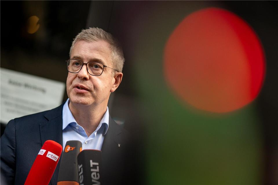 Stefan Evers ist seit 2023 Finanzsenator von Berlin und übernimmt die Spitzenkandidatur in einer schwierigen Lage für die Partei.  Fabian Sommer/dpa