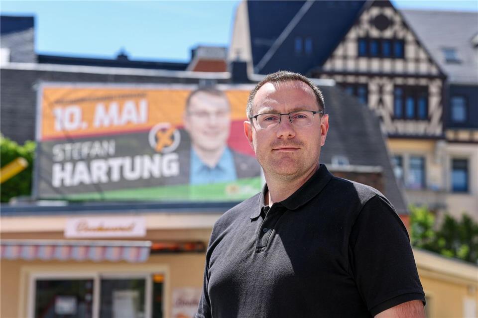 Stefan Hartung, Mitbegründer der rechtsextremen „Freien Sachsen“, will Oberbürgermeister von Aue-Bad Schlema werden. Im ersten Wahlgang holte er die meisten Stimmen. Jan Woitas/dpa