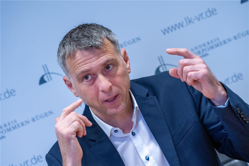 Stefan Kerth (parteilos) entschied die Stichwahl zum Landrat in Vorpommern-Rügen für sich. (Archivbild)Stefan Sauer/dpa