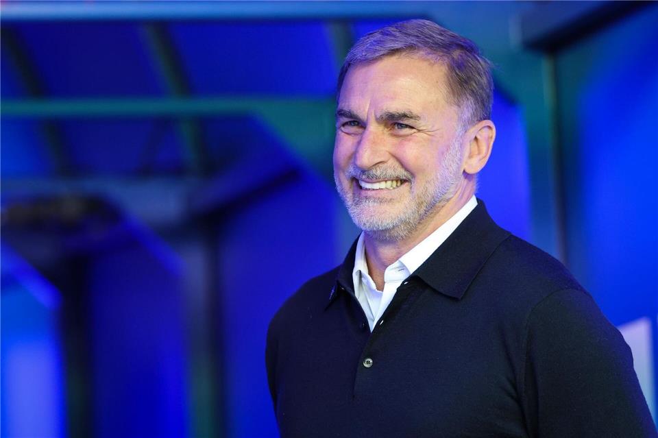 Stefan Kuntz hat für Eric Huwer einen großen Anteil am HSV-Erfolg.Christian Charisius/dpa