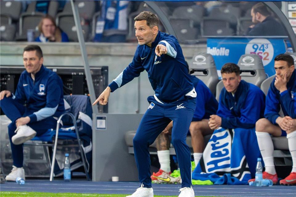 Stefan Leitl bittet sein Team am kommenden Montag zum Trainingsauftakt.Soeren Stache/dpa