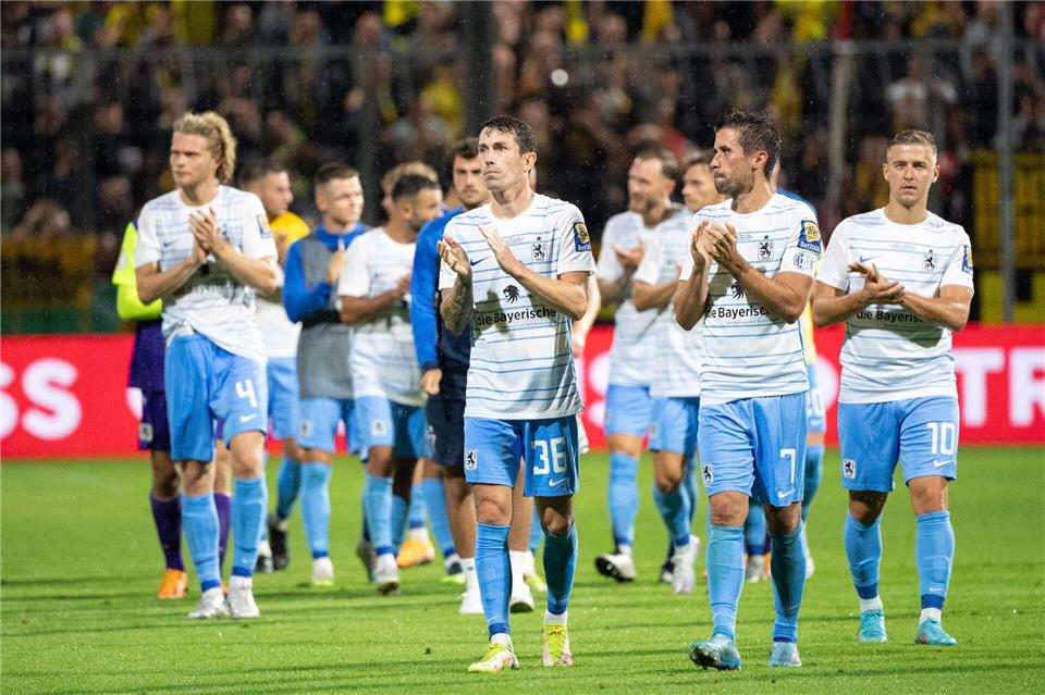 Stefan Lex (2.v.r.) hört als Co-Trainer auf.Matthias Balk/dpa