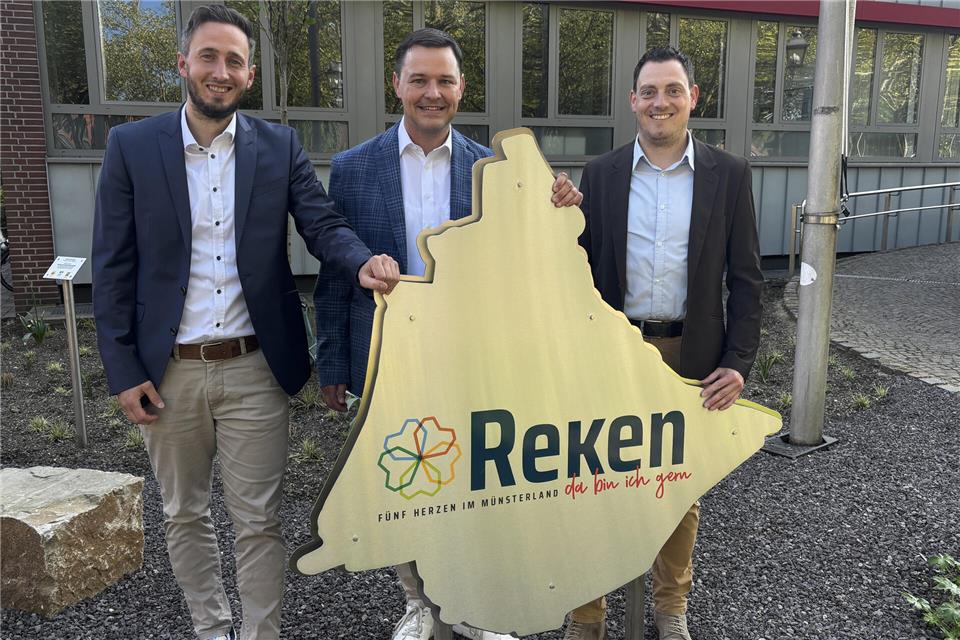 Stefan Nienhaus (Mitte) ist ab dem 1. Oktober neuer Allgemeiner Vertreter des Bürgermeisters. Daniel Edeler (links) und Michael Schoppen werden die Verhinderungsvertreter.