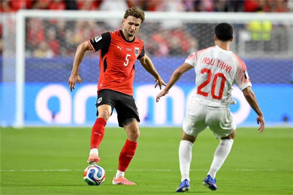 Stefan Posch (l) hat sich klar geäußert.Eakin Howard/AP/dpa