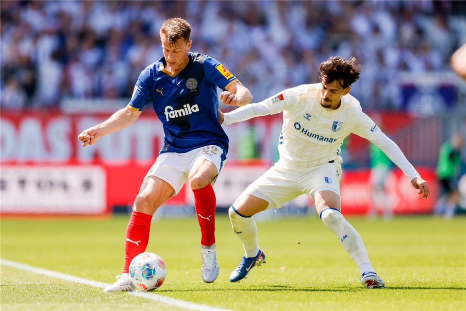 Stefan Schwab wird Holstein Kiel in diesem Sommer verlassen. (Archivbild)Philipp Szyza/dpa