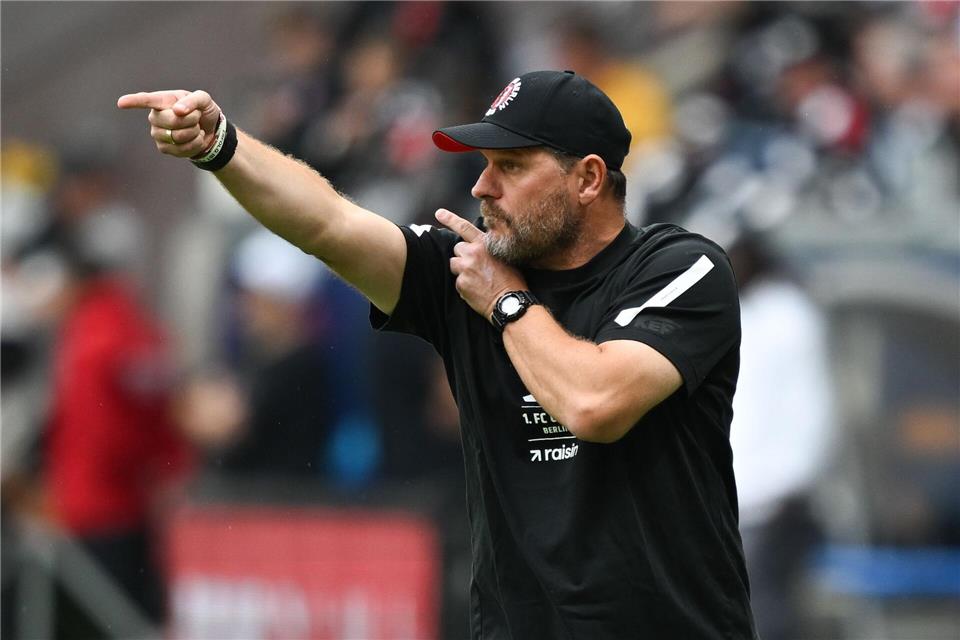 Baumgart über Kniat: „Wenn er mit meiner Frau telefoniert..“ Steffen Baumgart freut sich auf das Wiedersehen mit Mitch Kniat. Arne Dedert/dpa