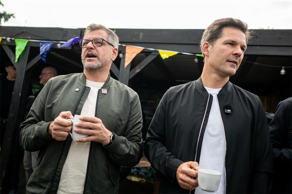 Steffen Krach (SPD,r) und Werner Graf (Grüne) führten ihre Parteien als Spitzenkandidaten in die Wahl zum Berliner Abgeordnetenhaus. (Archiv)Fabian Sommer/dpa