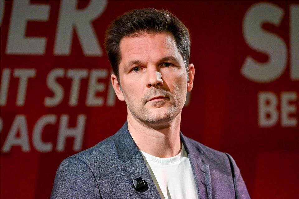 Steffen Krach, Spitzenkandidat der SPD für die Wahl zum Abgeordnetenhaus, steht im Club Lido in Kreuzberg. (Archivbild) Jens Kalaene/dpa