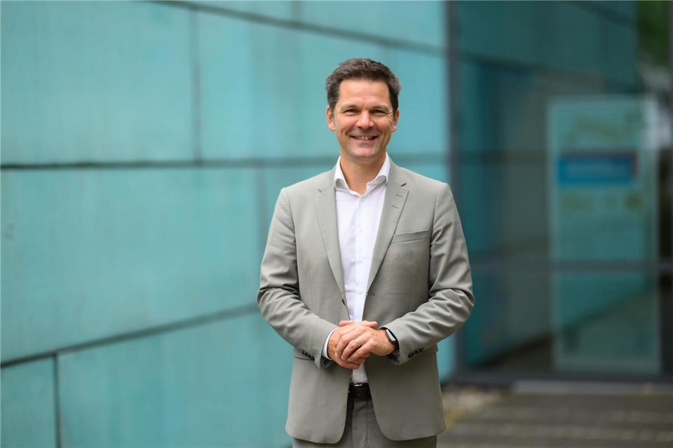 Steffen Krach ist seit 2021 Regionspräsident der Region Hannover und strebt nun eine neue Aufgabe in Berlin an.Julian Stratenschulte/dpa