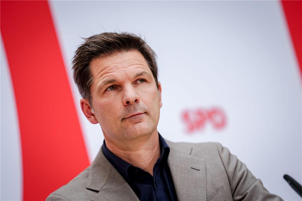 Steffen Krach ist seit 2021 Regionspräsident in Hannover. Für seinen Wahlkampf hat er sich beurlauben lassen. (Archivbild)Kay Nietfeld/dpa