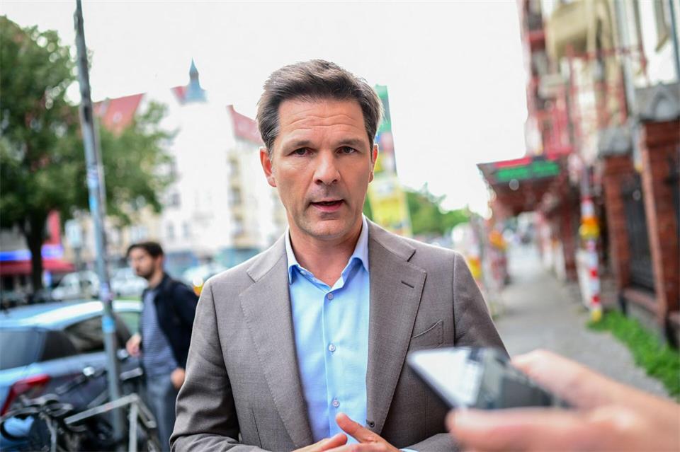 Steffen Krach wehrt sich gegen Korruptionsvorwürfe. Sebastian Christoph Gollnow/dpa