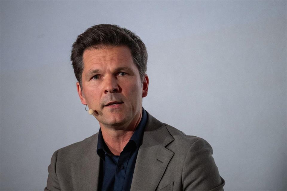 Steffen Krach wirbt seit Monaten für einen Mietendeckel auf Länderebene. Dafür müsste der Bund den Weg freimachen. (Archivbild)Sebastian Christoph Gollnow/dpa
