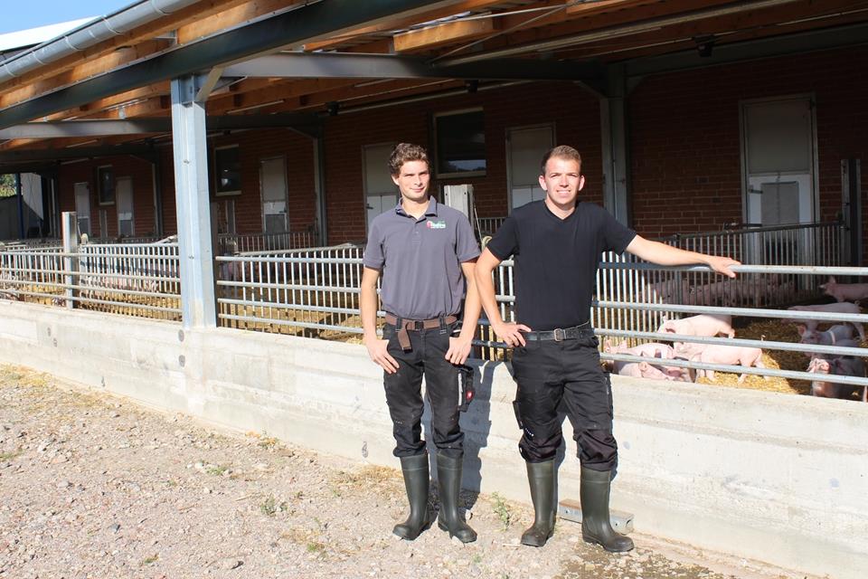 Steffen Nießing und Alexander Nienhaus (rechts) möchten mit dem Neuland-Label Schweinefleisch regional vermarkten.