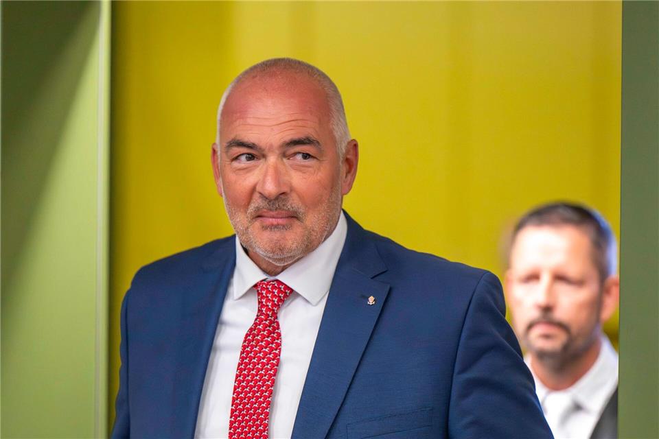 Steht erneut vor Gericht: der ehemalige CDU-Bundestagsabgeordnete Axel Fischer. (Archivbild)Peter Kneffel/dpa