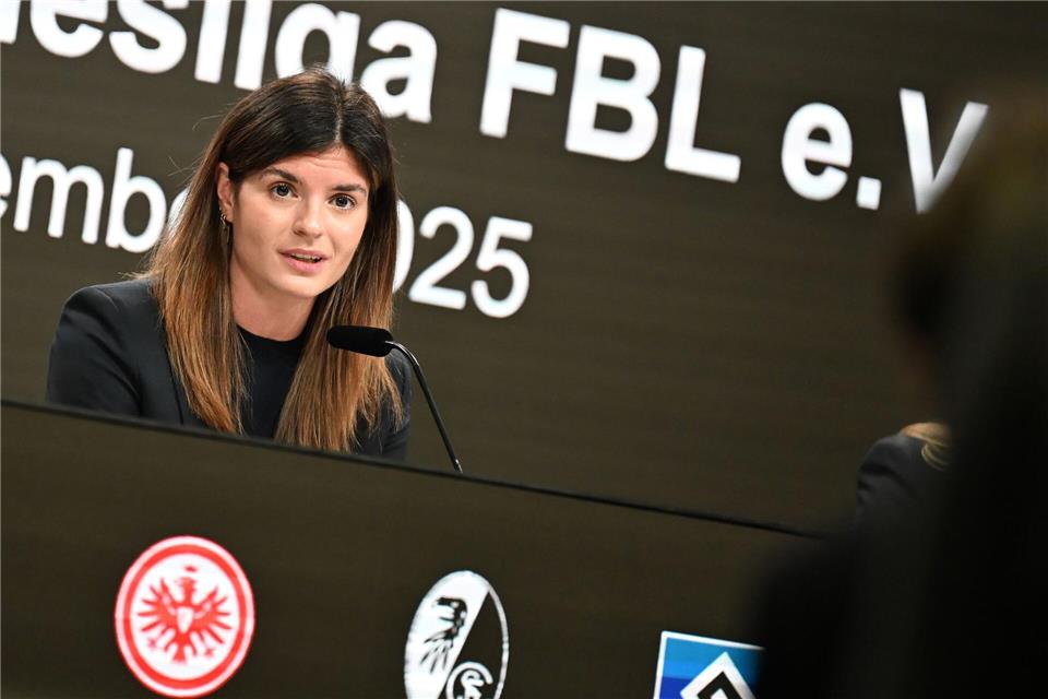 Steht hinter ihrer Spielerin: Katharina Kiel, Direktorin Frauenfußball bei der Eintracht. (Archivbild)Michael Brandt/dpa