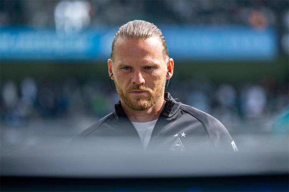 Steht mit Borussia Mönchengladbach bereits nach zwei Spieltagen unter Druck: Eugen Polanski. (Archivbild) David Inderlied/dpa