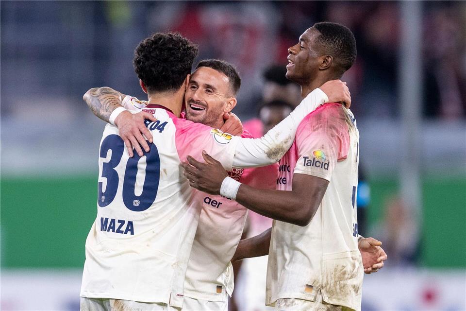 Steht nach hartem Kampf und Verlängerung im Pokal-Achtelfinale: Bayer Leverksuen. David Inderlied/dpa