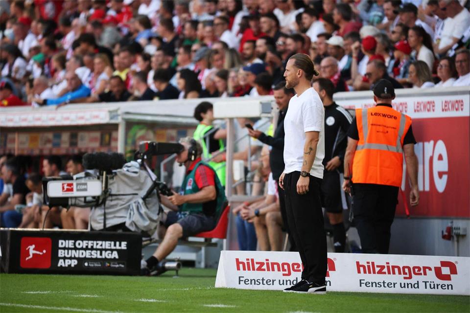 Steht unter Druck: Gladbach-Coach Eugen PolanskiPhilipp von Ditfurth/dpa