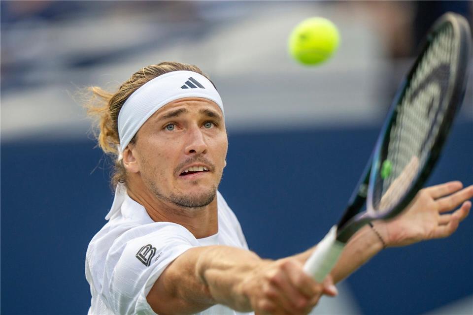 Steigerte sich nach dem verlorenen ersten Satz und steht jetzt im Achtelfinale: Alexander Zverev. Frank Gunn/The Canadian Press/AP/dpa