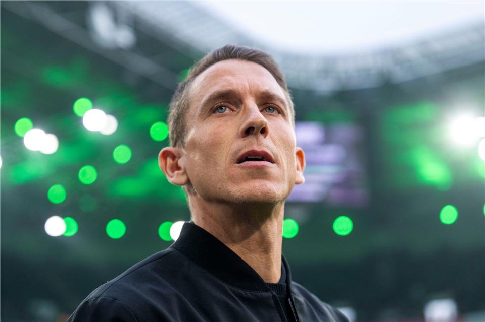 Steigt er vom Interims- zum Cheftrainer auf? Wolfsburgs Daniel Bauer.David Inderlied/dpa