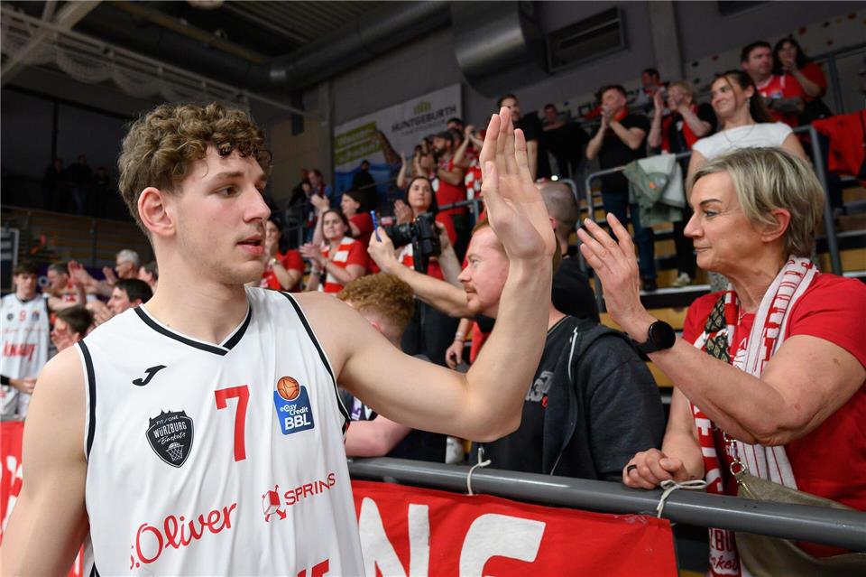 „Unnormale Summen“: Wie junge Basketballer in die USA ziehen Steinbach wird als nächster Nowitzki gehandelt.Swen Pförtner/dpa