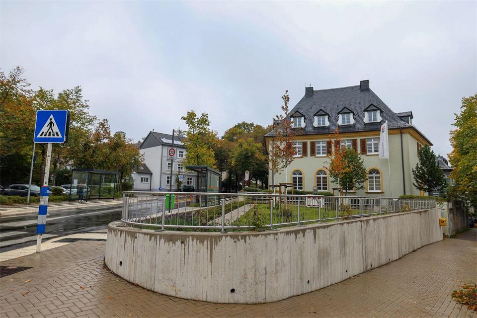 Steine des Anstoßes: die Lüdenscheider Mauer.Christoph Reichwein/dpa