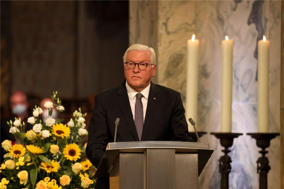 Steinmeier bei einer Gedenkzeremonie für die Opfer der Flutkatastrophe einen Monat nach der Flut. (Archivbild) Oliver Berg/dpa-Pool/dpa