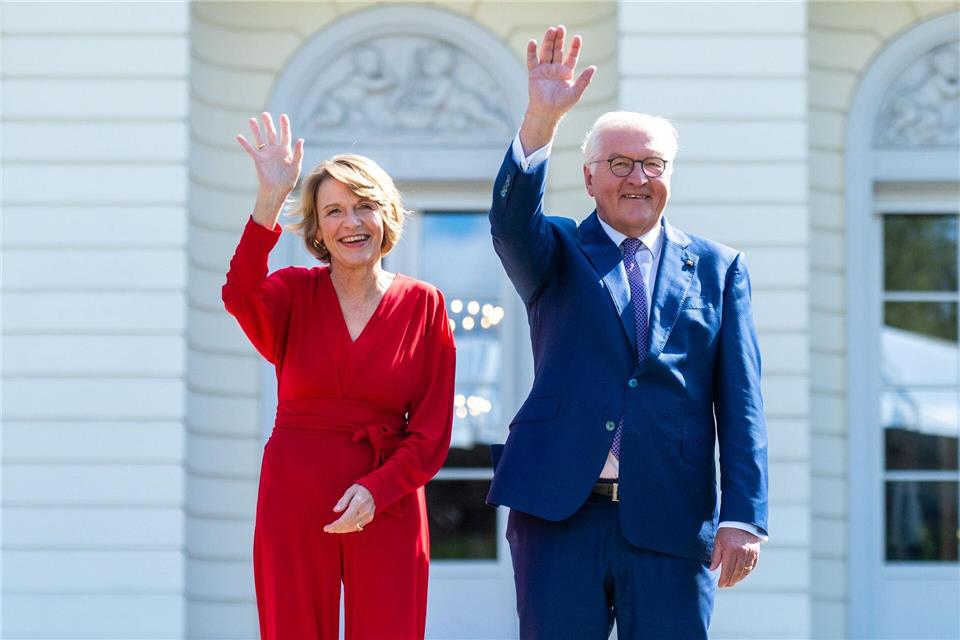 Steinmeier feiert mit 4.000 ehrenamtlich Engagierten im Park von Schloss Bellevue. (Archivbild)Christophe Gateau/dpa